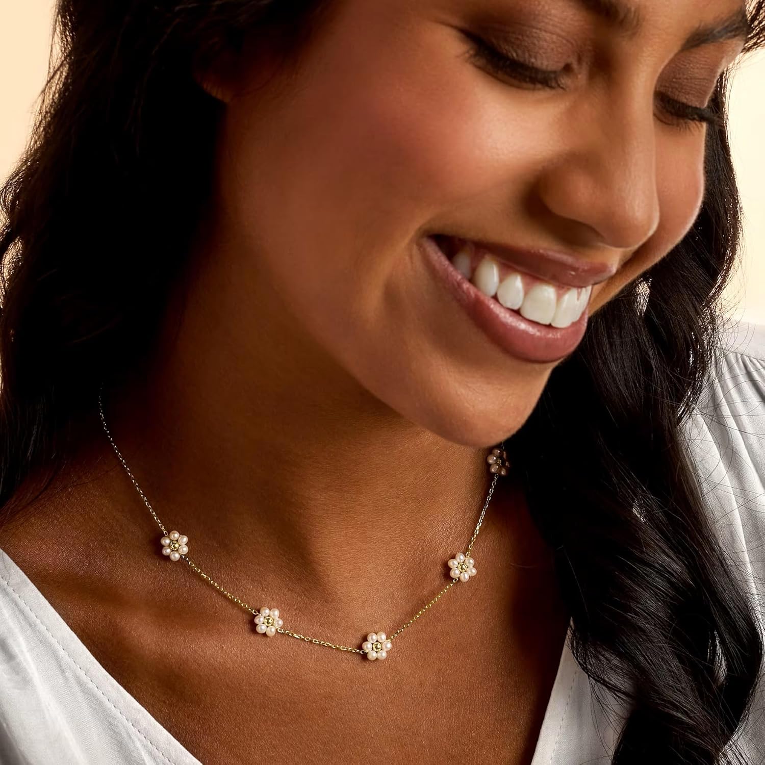 SmileBelle Daisy Pearl Necklace, Dainty Pearl Choker Necklace for Women as Flower Necklace Gift, 14K Gold Plated Stainless Steel Gold Necklaces as Birthday Gifts for Her Daisy Costume Gift - Image 2